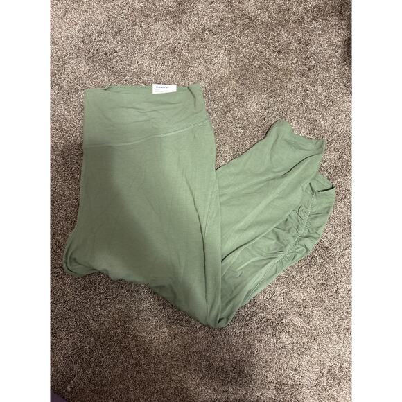 NWT Old Navy Active Plus Size Green Cropped Leggings Women's Size 4X - Picture 1 of 5